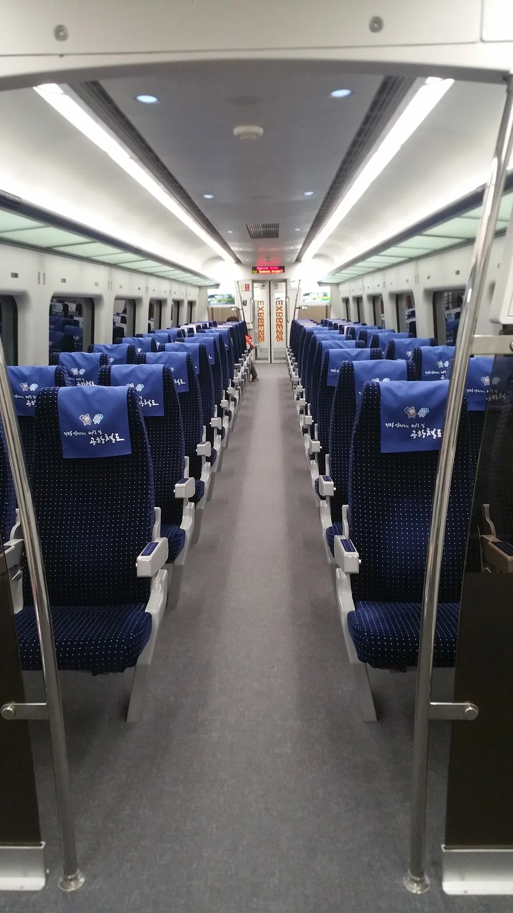AREX直通列車の指定席車内
