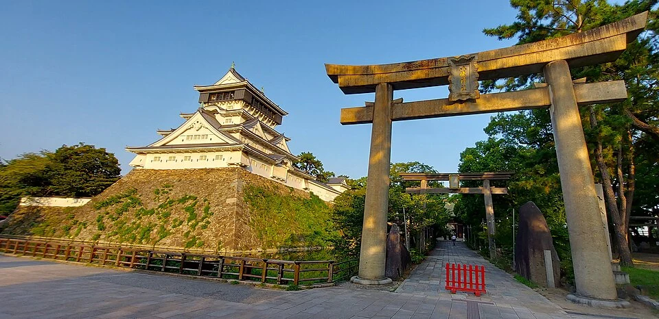 Kokura Castle and the surrounding walkway