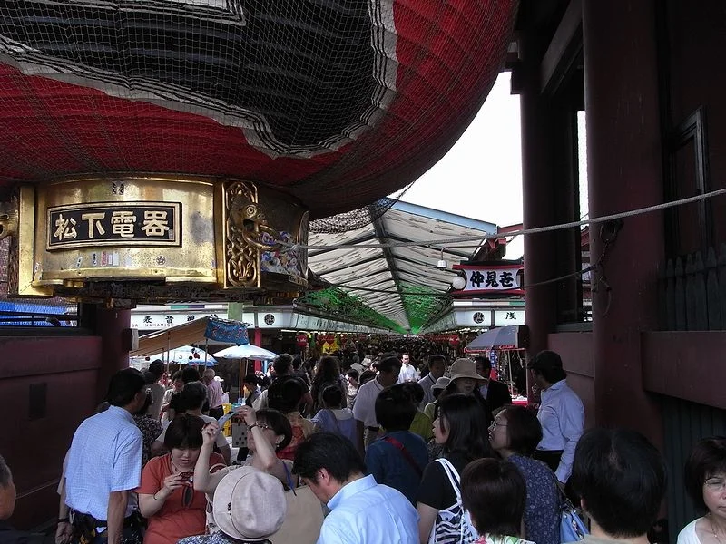 Nakamise shops and the Kaminarimon lantern
