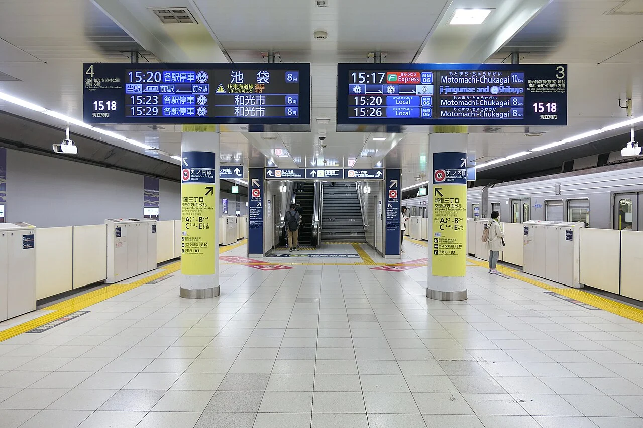 新宿三丁目の副都心線ホーム