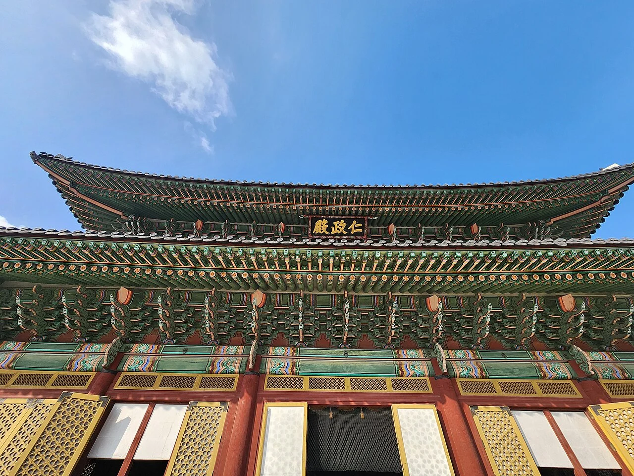 Injeongjeon roof and painted brackets