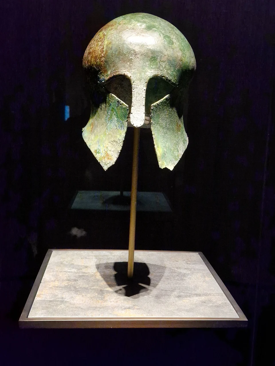 国立中央博物館所蔵の古代ギリシャの兜資料写真