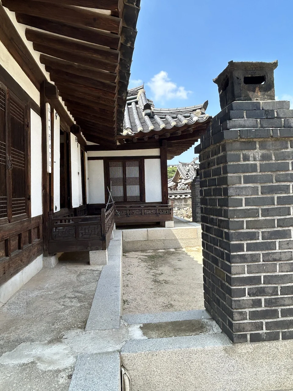 Lane between Namsangol houses