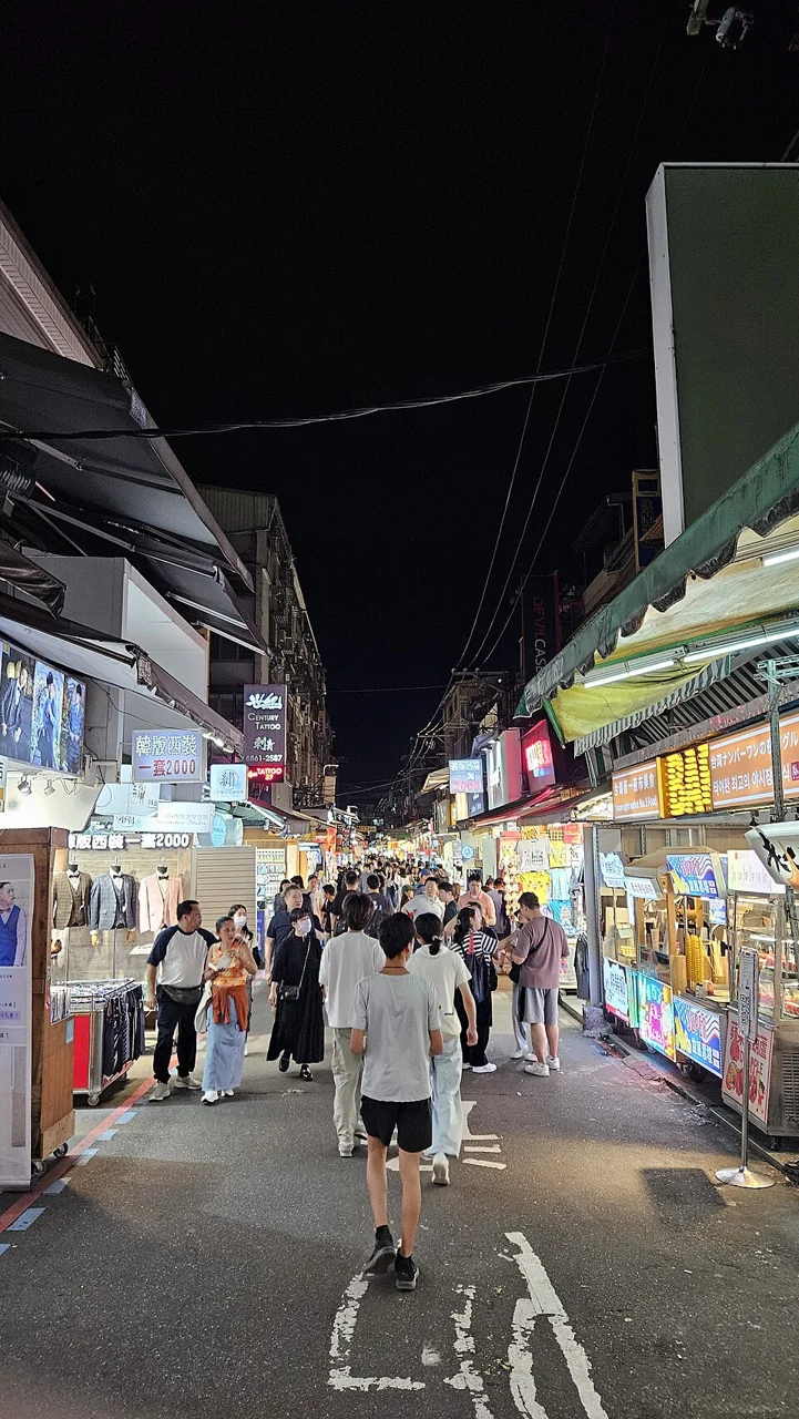 士林夜市街道夜景資料照片