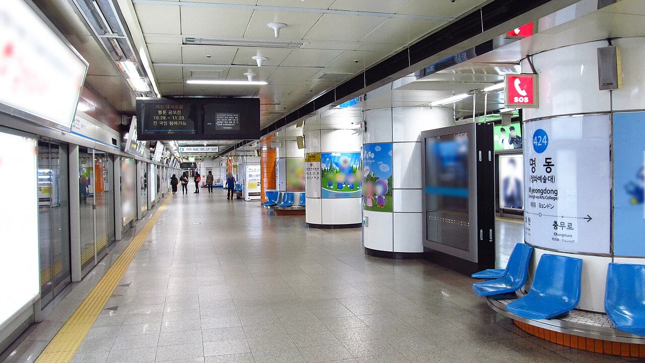 Myeongdong platform with station number 424