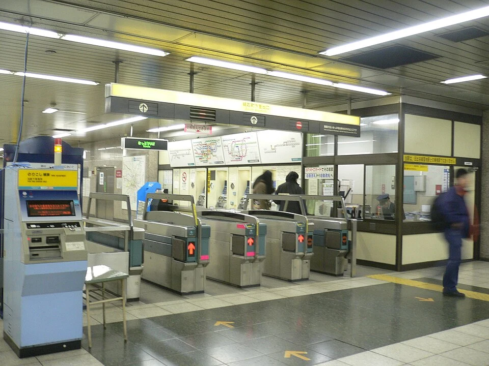 Fare gates at Shintomicho station